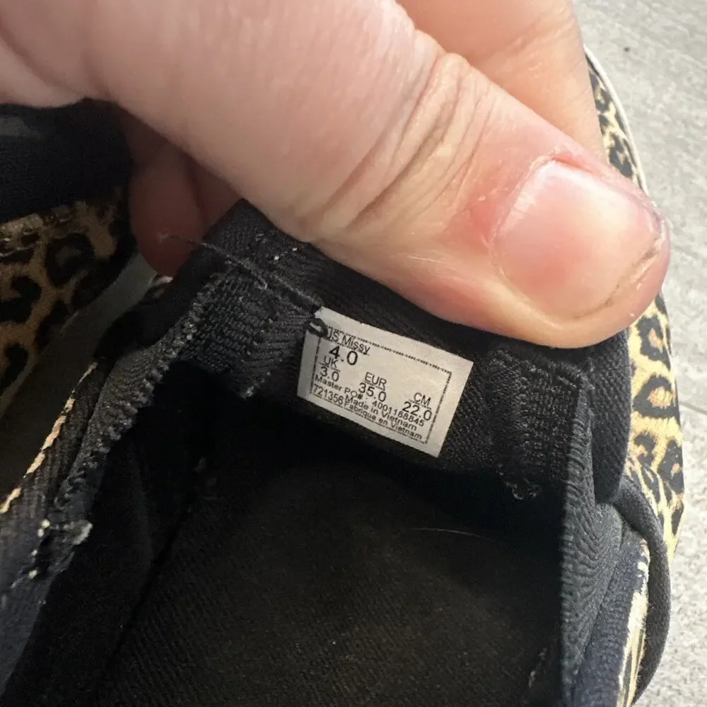 VANS Slip-On Cheetah Canvas Skate Shoes 721356 Missy Size 4